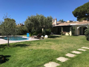 Villa con piscina sulla spiaggia di Porto Giunco.